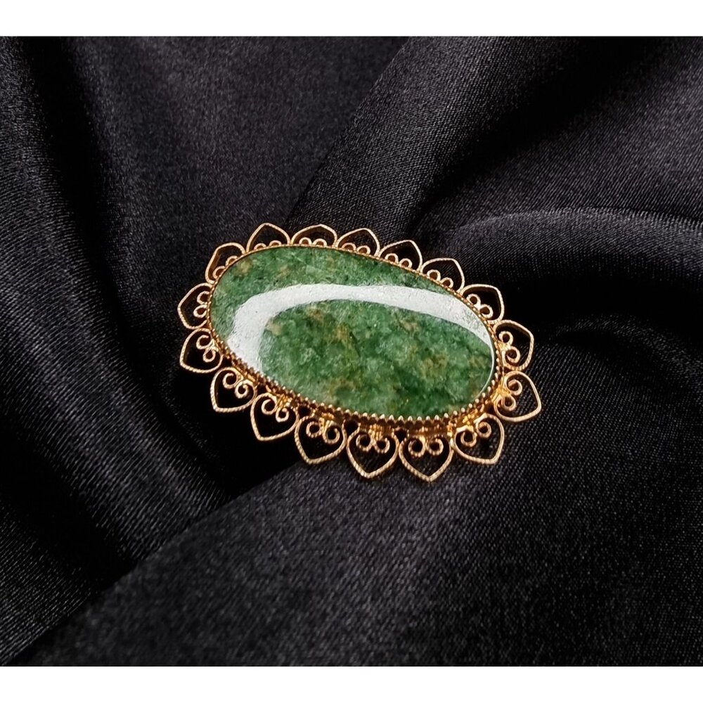 Vintage Nephrite Jade Filigree Brooch Oval Gold-Tone Elegant Jewelry Accessory F